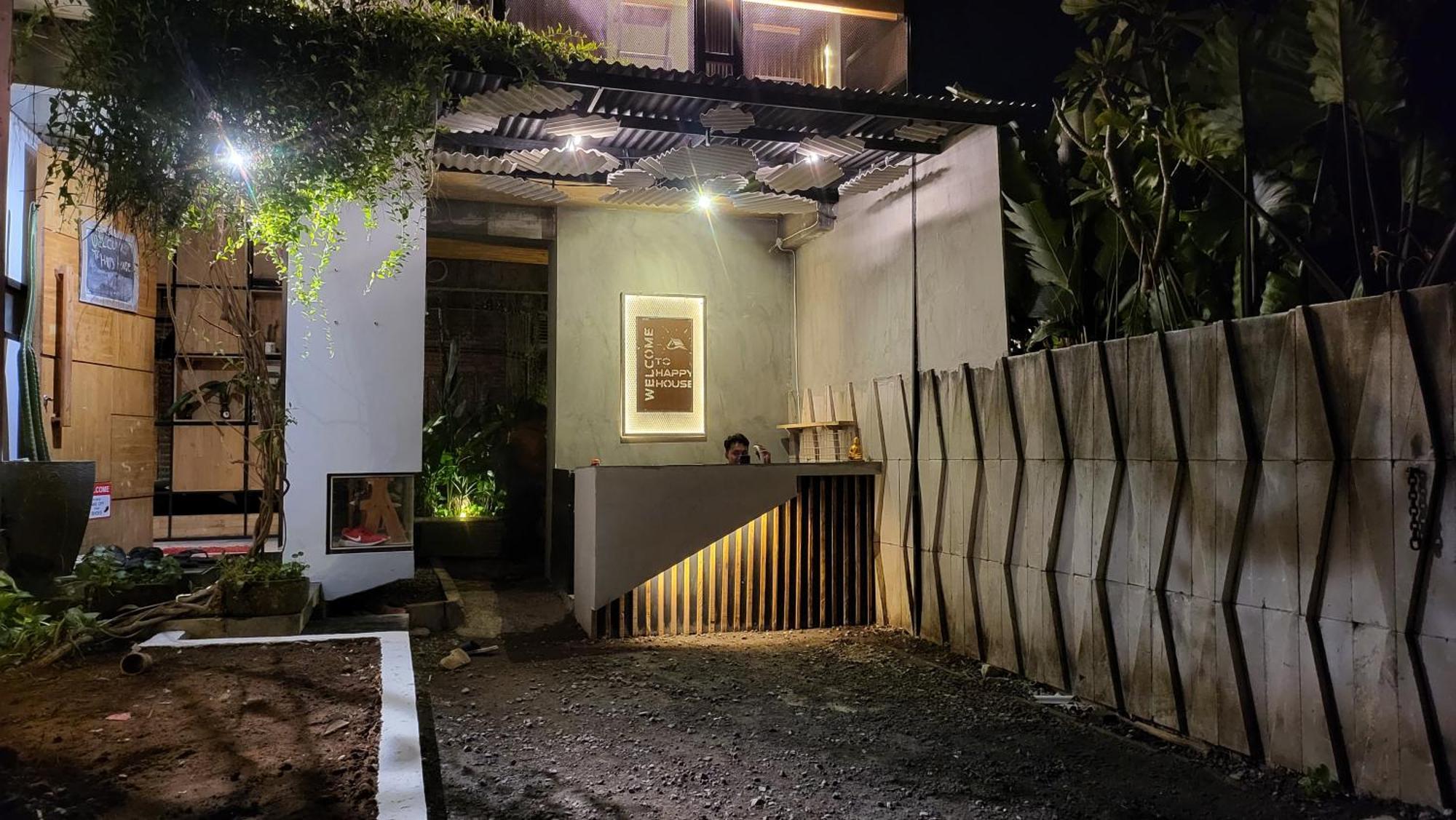 Happy House Bnb Bromo Backpacker Probolinggo Exterior foto