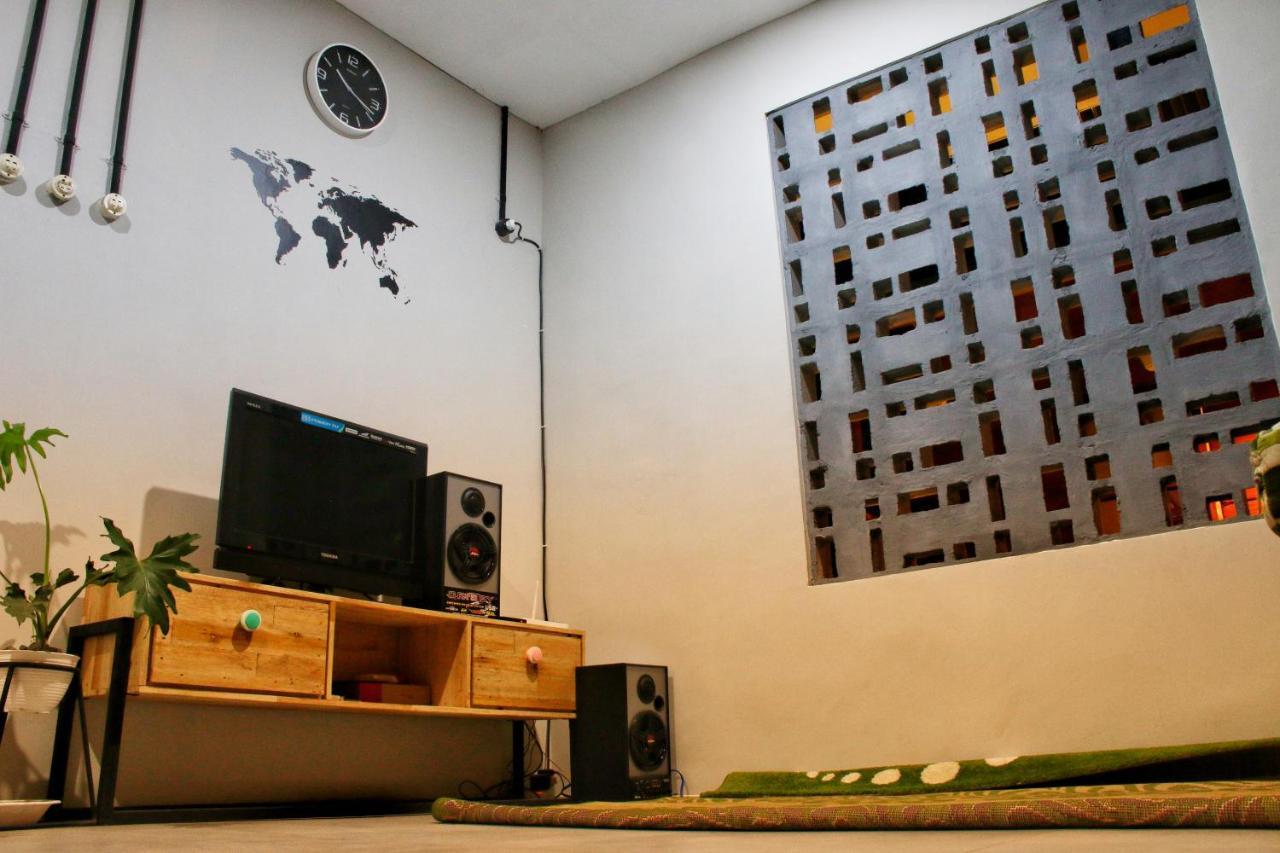 Happy House Bnb Bromo Backpacker Probolinggo Exterior foto